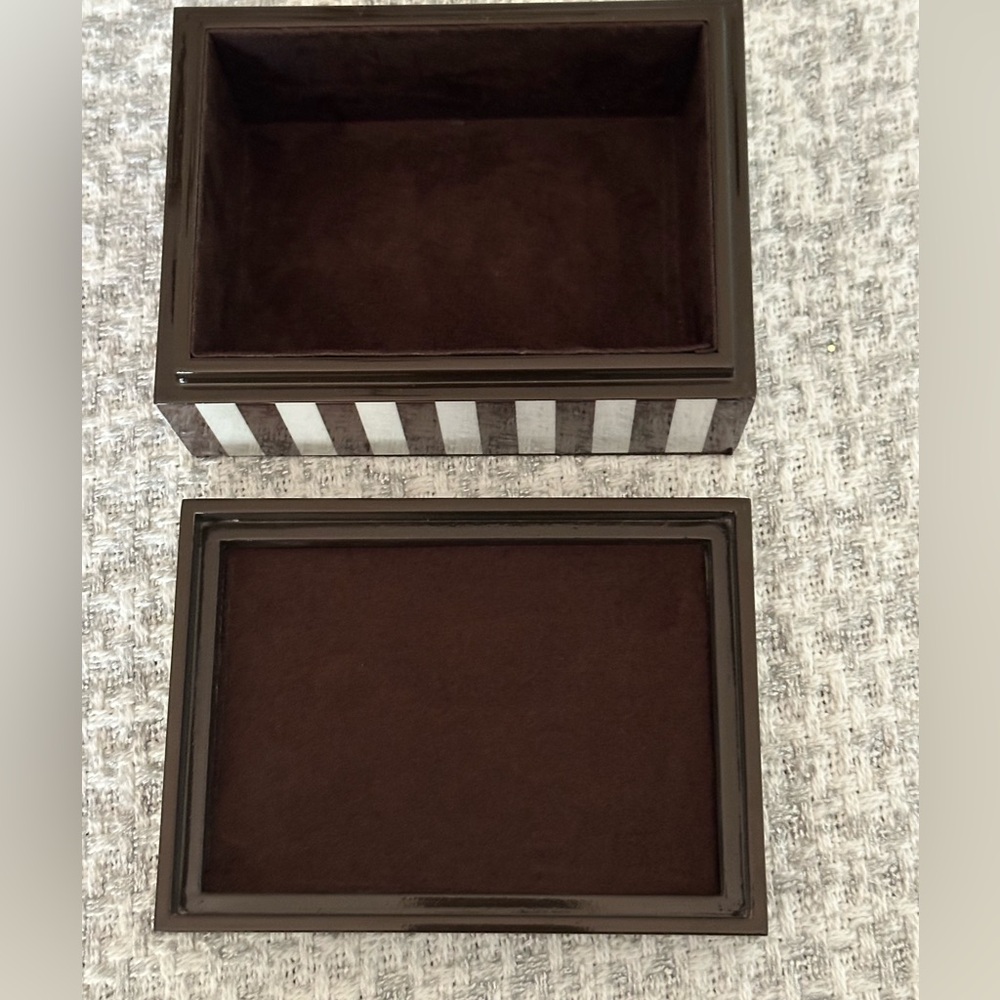 Henri Bendel Lacquer Jewelry Cosmetics Box - Picture 12 of 14